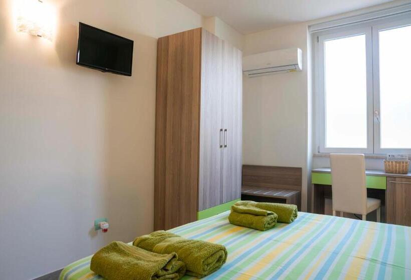 Четырехместный Номер Стандарт Вид на Сад, B&b La Rosa Dei Venti