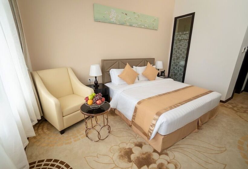 اتاق لوکس, Sanchaung