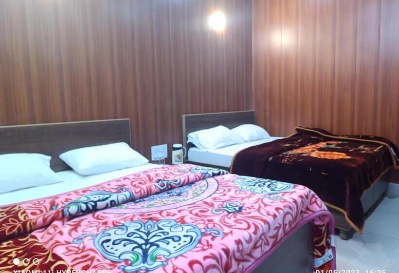 四人标准间, Himalayan Inn