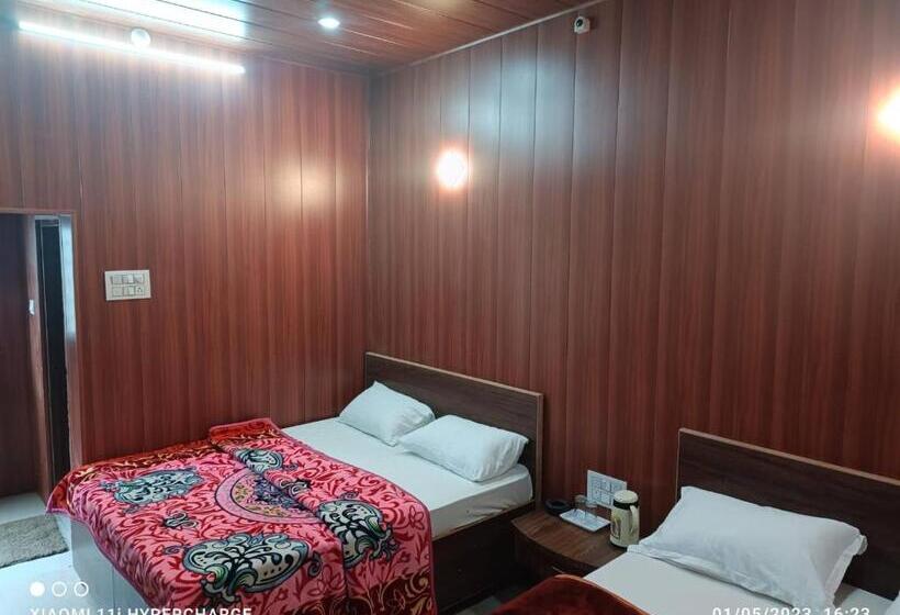 四人标准间, Himalayan Inn