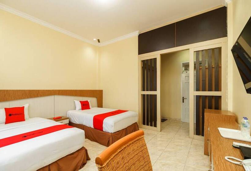 Номер Deluxe, Reddoorz Plus @ Hotel Sempurna Watervang Lubuk Linggau