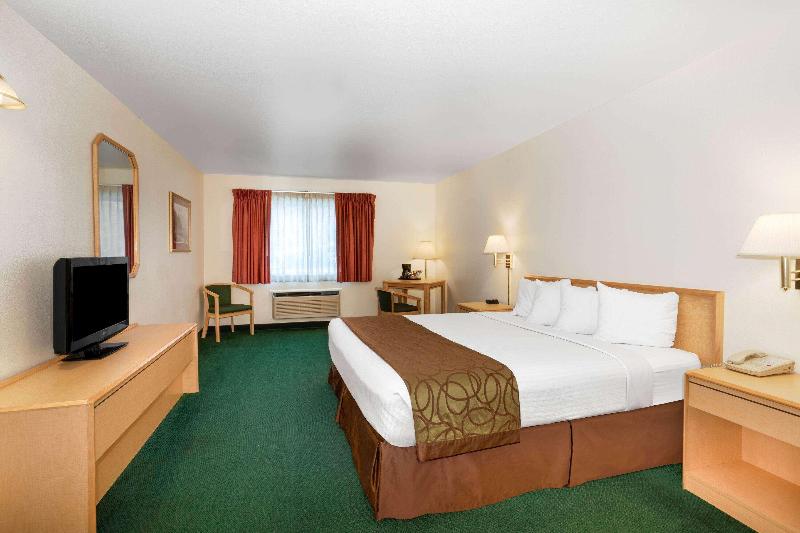 Номер Deluxe Кровать Кинг, Inn At Lander, Travelodge By Wyndham