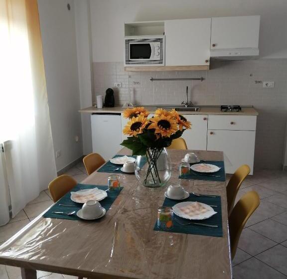 Апартаменты 3 Спальни, B&b Ginevra