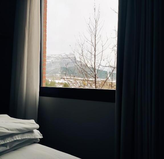 اتاق سوپریور با تخت بزرگ, Habital Suites