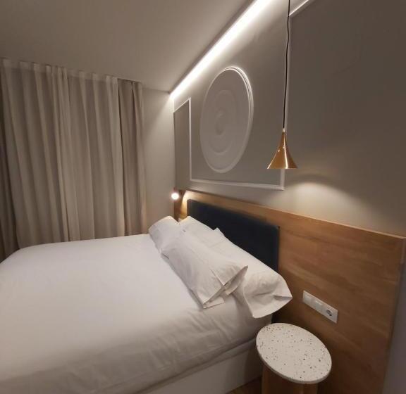 اتاق لوکس با تخت بزرگ, Habital Suites