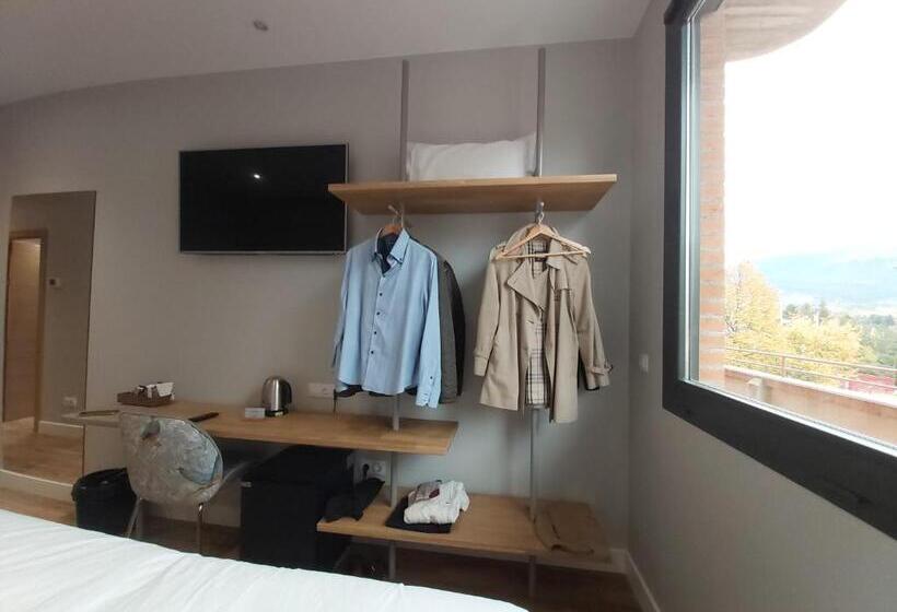 اتاق لوکس با تخت بزرگ, Habital Suites