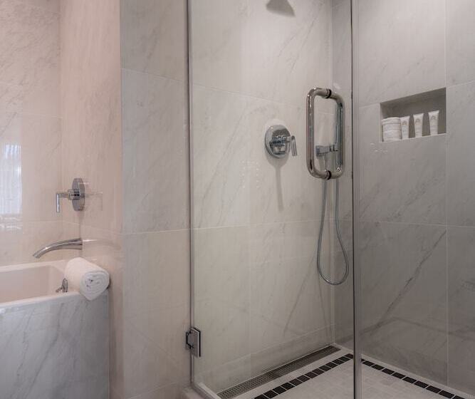 Люкс Повышенной Комфортности, Beverly Hills Plaza Hotel & Spa