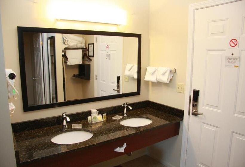 Люкс 2 Спальни, Budget Host Inn & Suites