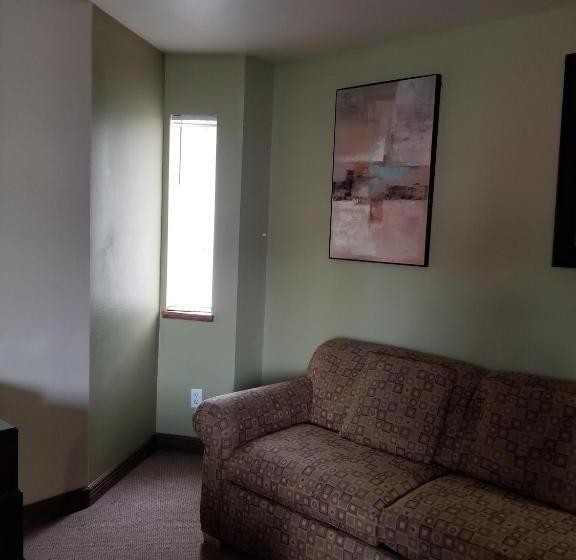 سوئیت با تخت بزرگ, Cedars Inn