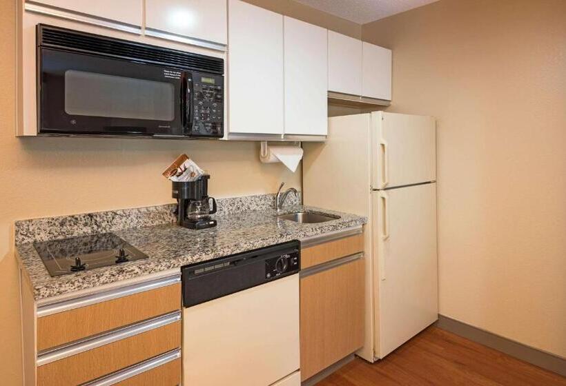 Номер Стандарт, Mainstay Suites Detroit Auburn Hills