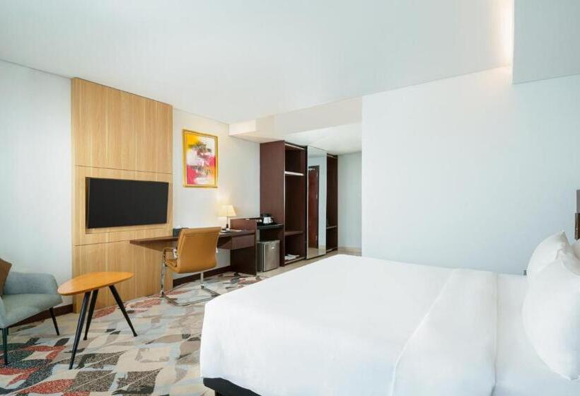 クイーンベッドのデラックスルーム, Golden Tulip Springhill Lampung