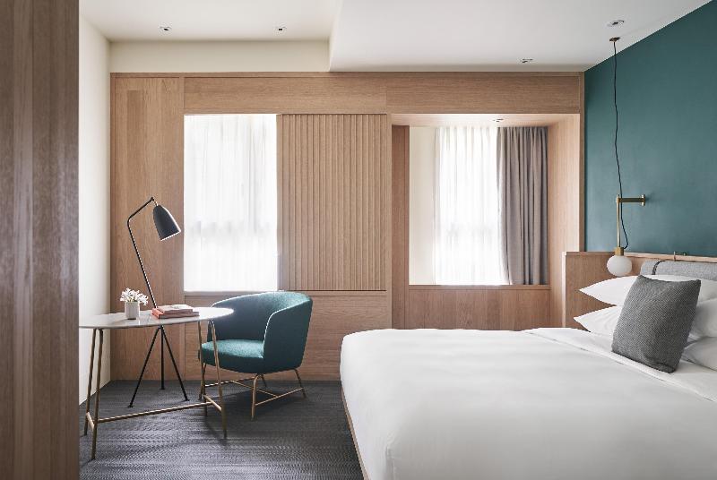 クイーンベッドのスーペリアルーム, Golden Tulip Springhill Lampung