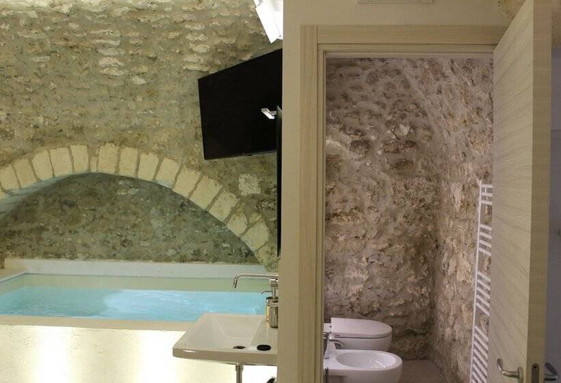 Suite con Piscina, Il Trappeto