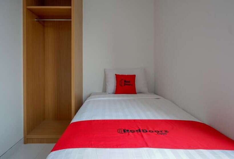 Семейный Номер, Reddoorz Apartment Near Exit Toll Colomadu