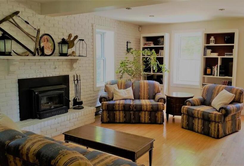 Номер Стандарт Вид на Сад, Auberge Du Vignoble Bromont