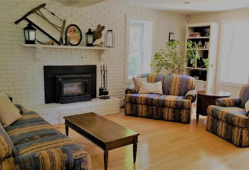 Номер Стандарт, Auberge Du Vignoble Bromont