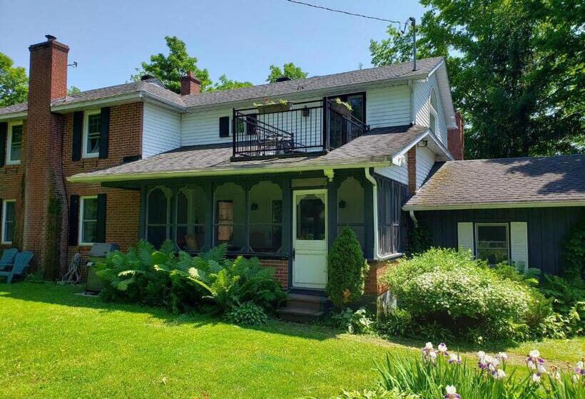 غرفة قياسية مطلّة علي الحديقة, Auberge Du Vignoble Bromont
