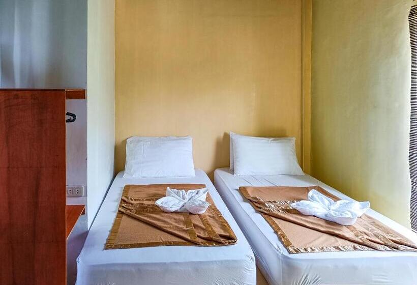 Deluxe Zimmer, Lexias Hostel And Workspace   El Nido