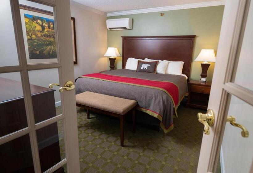 Люкс Кровать Кинг, Best Western Plus White Bear Country Inn