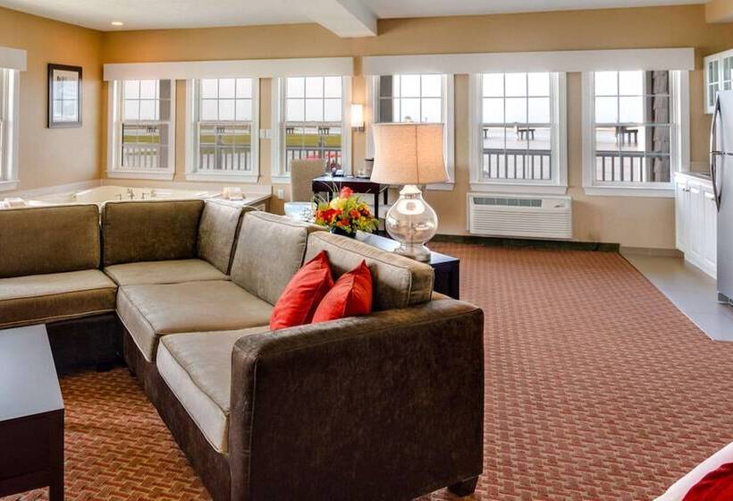 Президентский Люкс, Comfort Suites Chincoteague Island Bayfront Resort