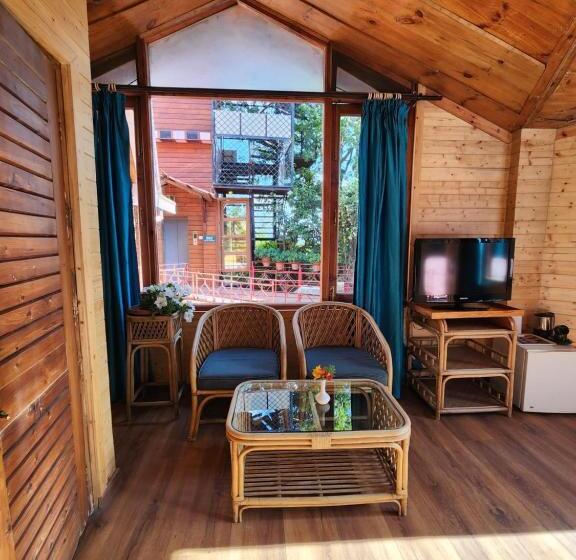 디럭스 룸, The Chalets Naldehra
