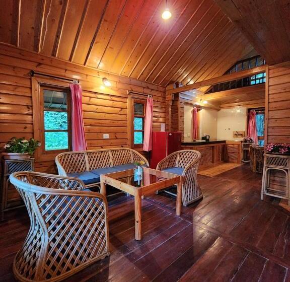 샬레, The Chalets Naldehra