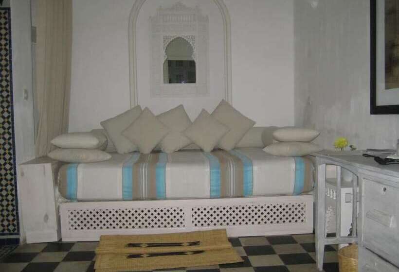 Camera Standard, Riad Senso