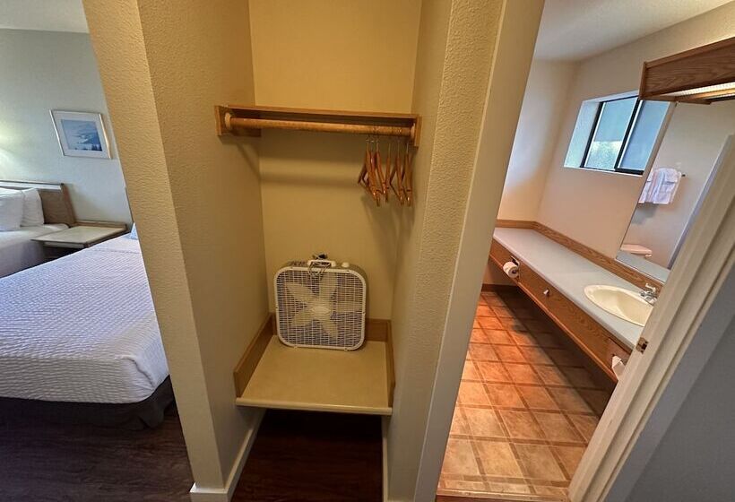 Номер Стандарт 2 Двуспальные Кровати, Astoria Crest Motel