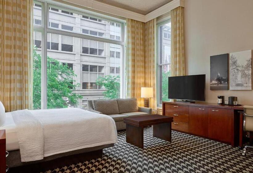 חדר סטנדרט עם מיטת קינג, Courtyard By Marriott Denver Downtown