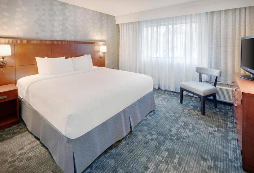 스위트 킹사이즈 침대, Courtyard Detroit Southfield