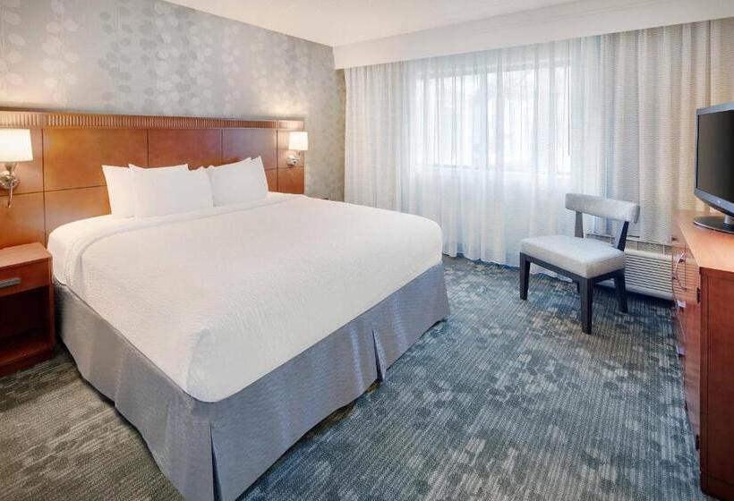 스위트 킹사이즈 침대, Courtyard Detroit Southfield