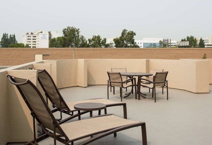 발코니가 있는 스위트, Doubletree By Hilton Fullerton