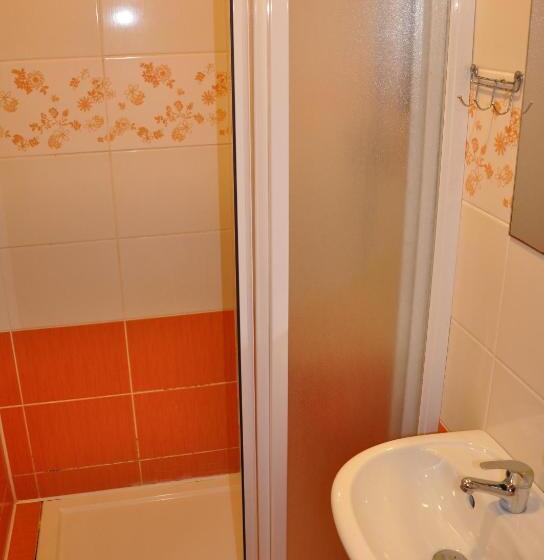 Номер Стандарт Трехместный, Hostel Děčín Na Skřivánce
