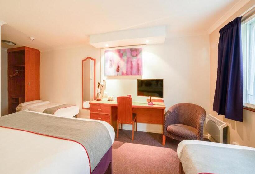 Четырехместный Номер Стандарт, Lakeside Haydock Hotel, St Helens