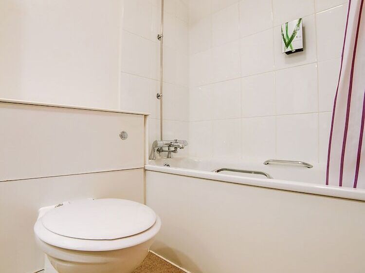 Номер Стандарт, Lakeside Haydock Hotel, St Helens