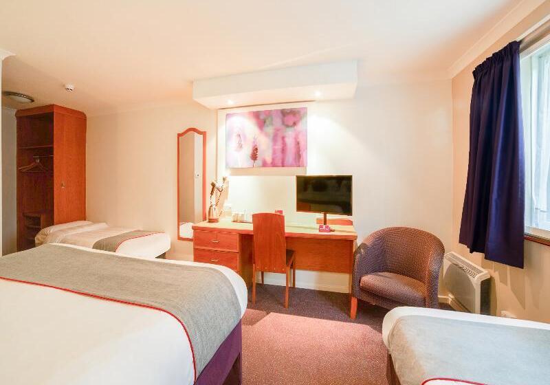 Четырехместный Номер Стандарт, Lakeside Haydock Hotel, St Helens