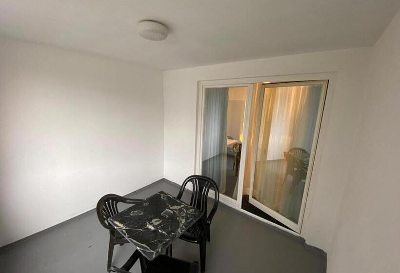 Номер Стандарт с Балконом, U. + Apartments
