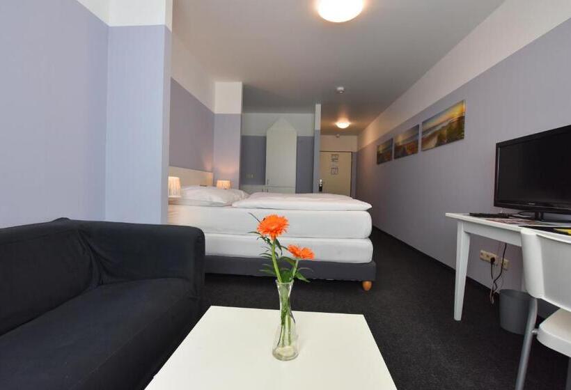 Номер Стандарт с Балконом, U. + Apartments
