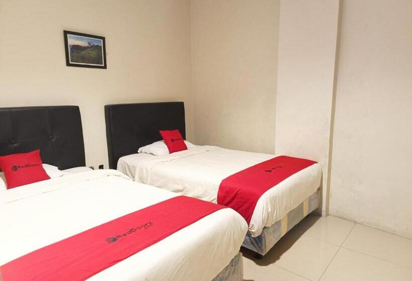 スタンダードルーム, Reddoorz At Rids Hotel Manado