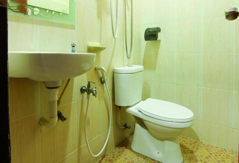 سوییت خانوادگی, Oyo 43962 Ezzy In
