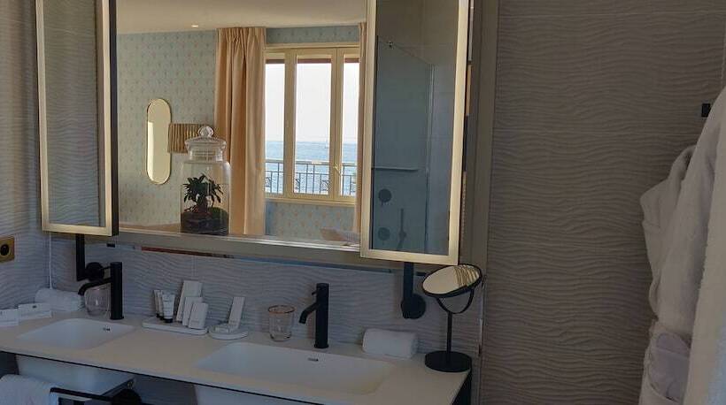 سوییت جونیور با چشم‌انداز دریا, Splendid Hôtel & Spa