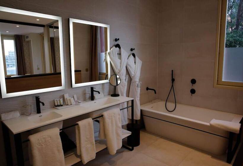 Люкс Вид на Море, Splendid Hôtel & Spa