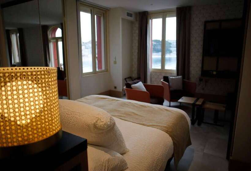 سوییت با چشم‌انداز دریا, Splendid Hôtel & Spa