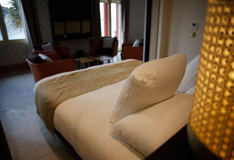 سوییت با چشم‌انداز دریا, Splendid Hôtel & Spa