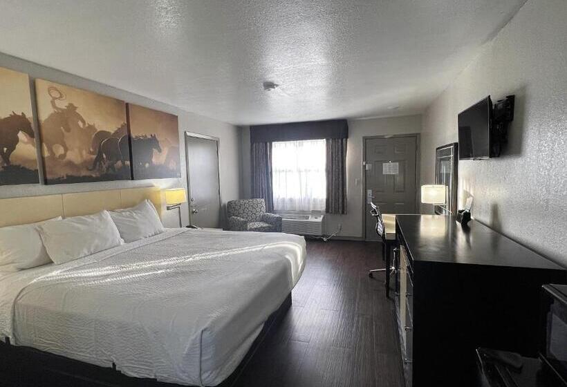 Стандартный Номер Кровать Кинг, Days Inn & Suites By Wyndham   Canton First Monday Trade Days