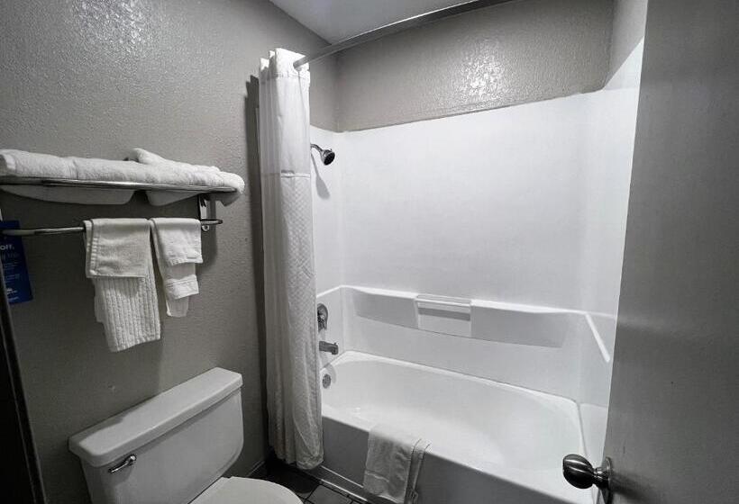 Номер Стандарт, Days Inn & Suites By Wyndham   Canton First Monday Trade Days