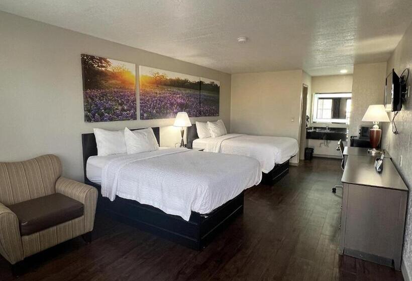 Номер Стандарт Адаптированный для Инвалидов, Days Inn & Suites By Wyndham   Canton First Monday Trade Days