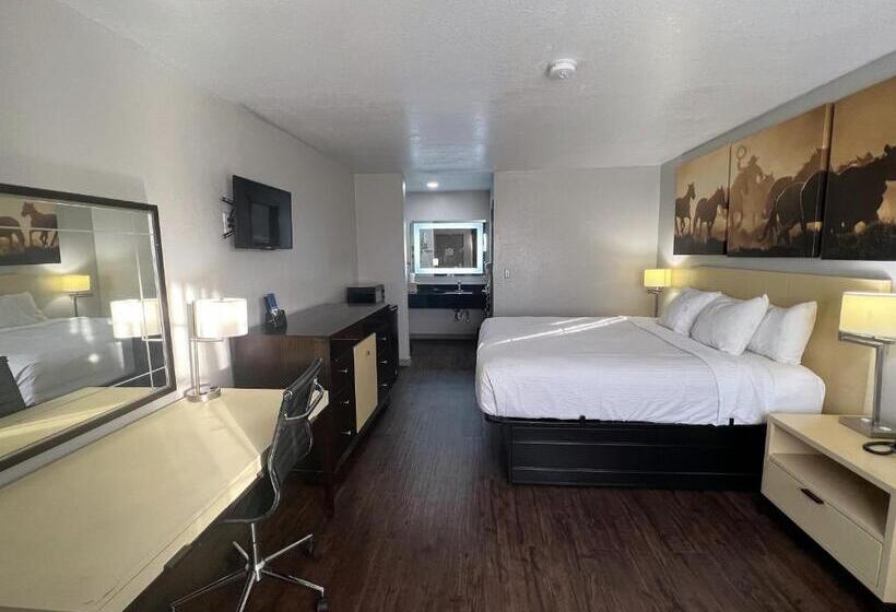 Стандартный Номер Кровать Кинг, Days Inn & Suites By Wyndham   Canton First Monday Trade Days