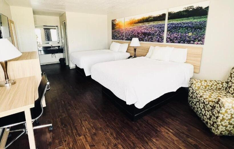 Номер Стандарт, Days Inn & Suites By Wyndham   Canton First Monday Trade Days