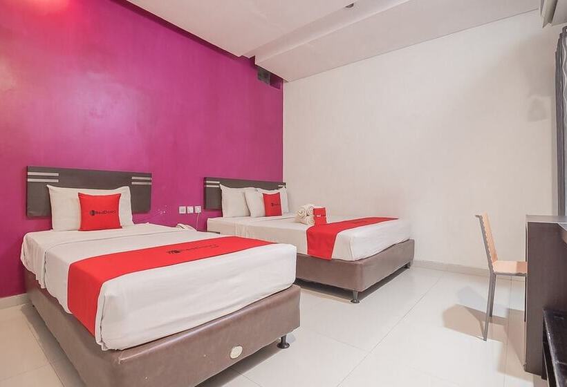 Семейный Номер, Reddoorz Plus Near Undip Pleburan